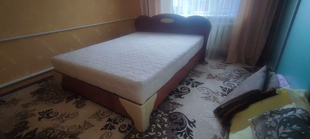 Двоспальне ліжко