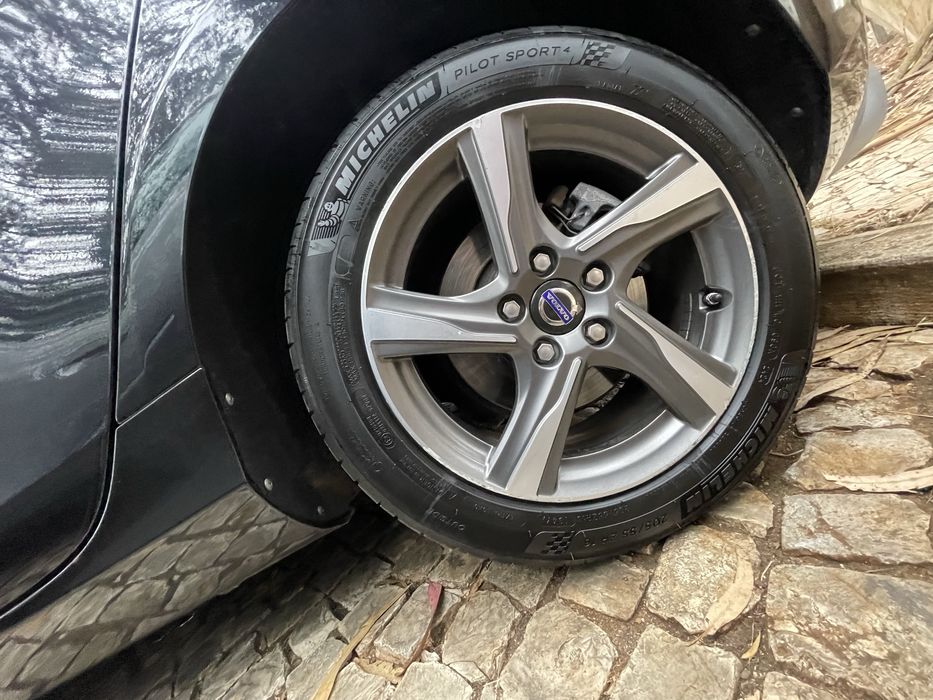 Volvo v40 D4 R-Desing 190cv Biturbo