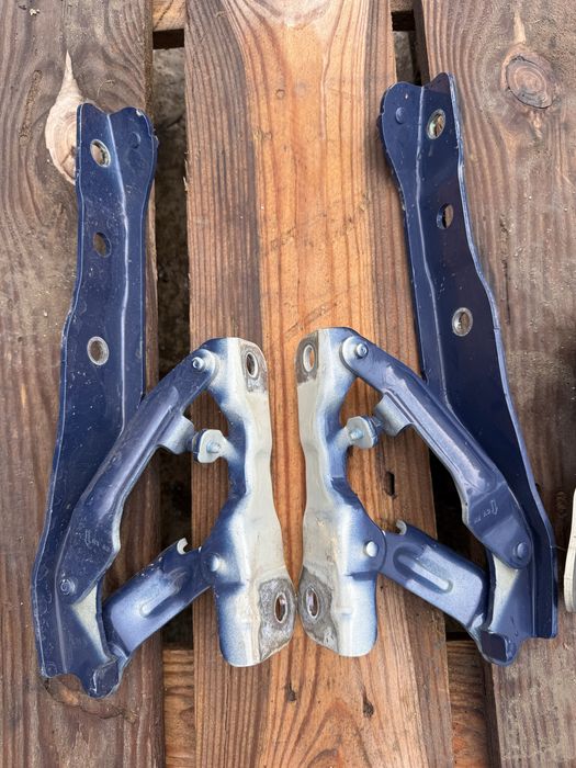 Петлі капота KIA EV6 2022 рік