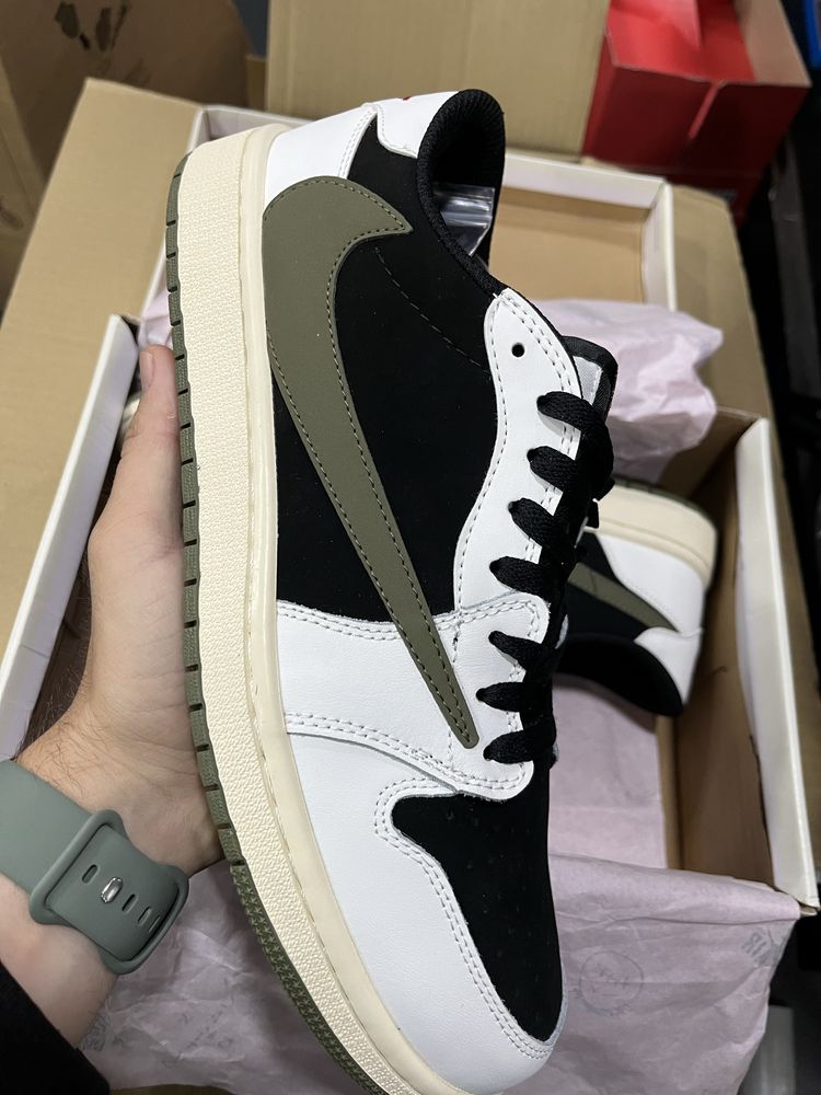 Air Jordan 1 - Olive (Tamanho 46)