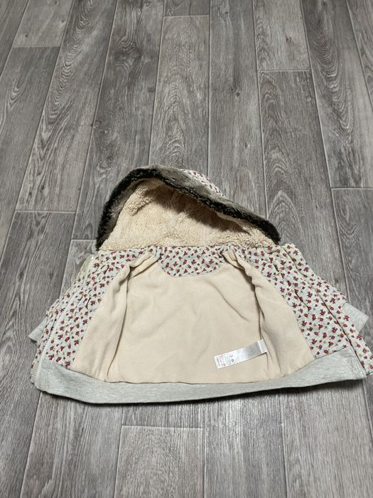 дитяча куртка з хутряним капюшоном та ґудзиками-клямерами