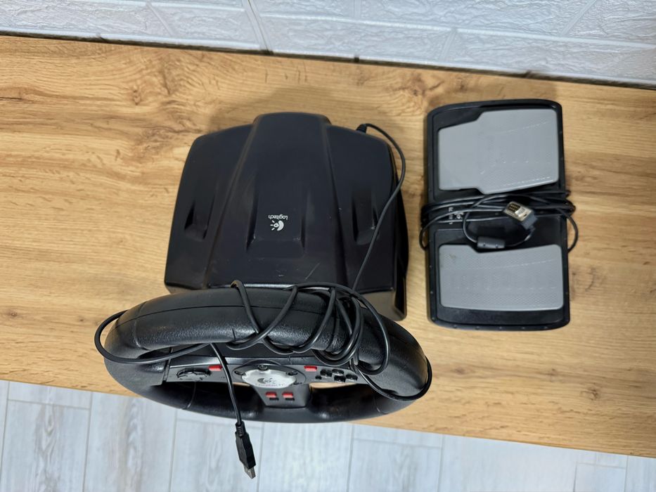 Ігровий руль з педалями Logitech Formula Vibration