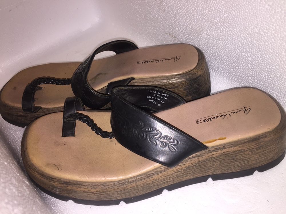 Gloria Vanderbilt Venus 38