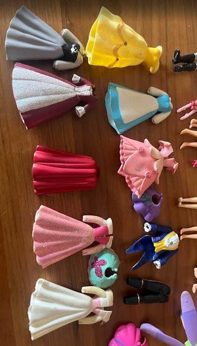 Conjunto de Bonecas Princesas Disney + Acessórios e Carruagem