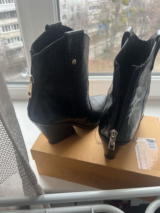 Продам ботинки козаки