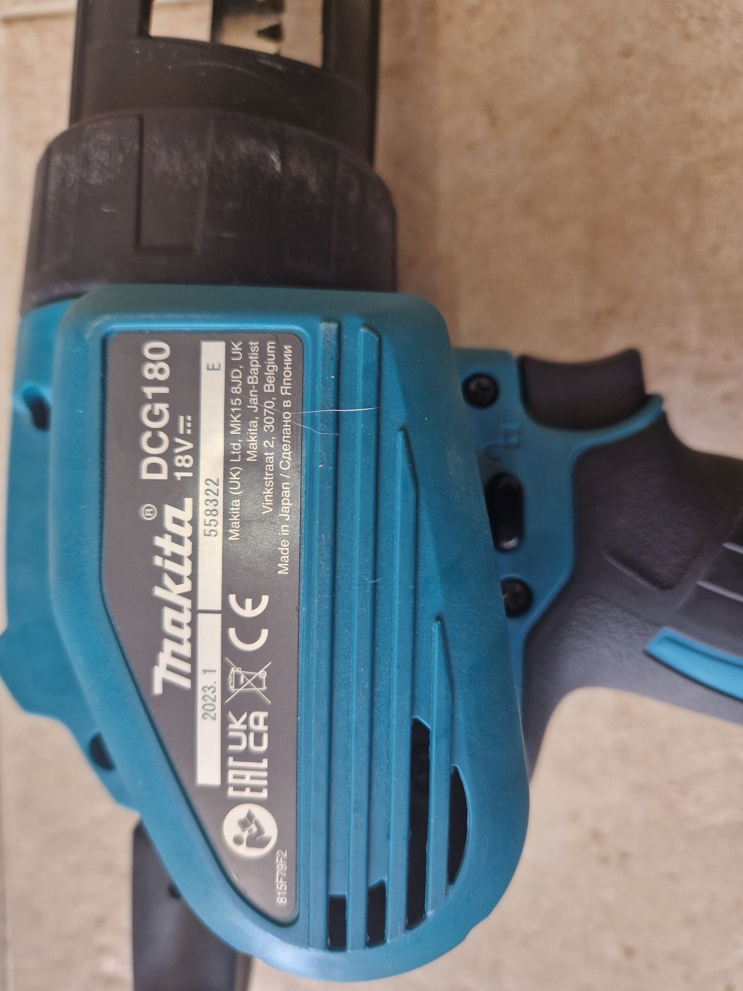 Pistola de silicone a bateria makita