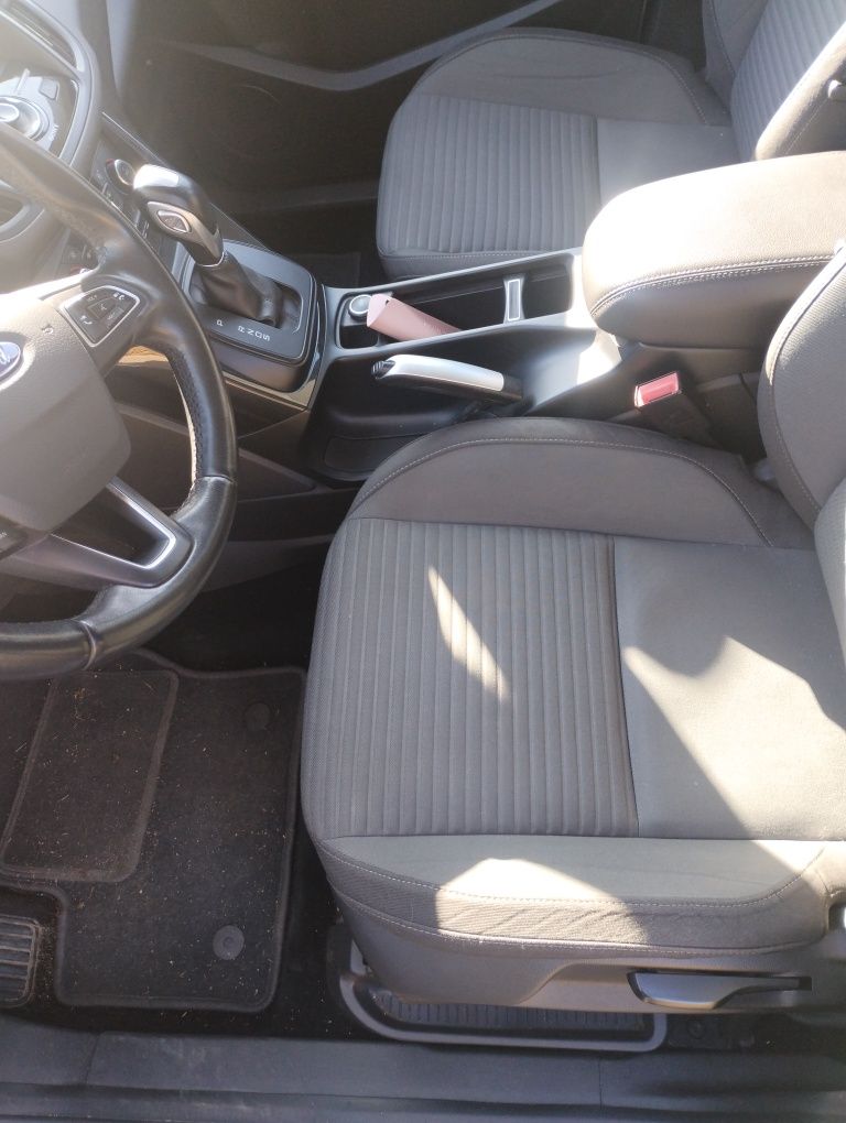 Fajny C-Max w automacie z małym przebiegiem.