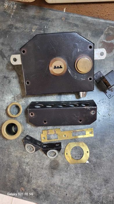 Fechadura usada em bom estado