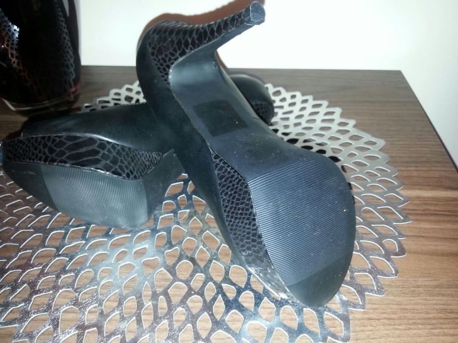 Piękne buty Mohito, rozmiar 39, czarne szpilki NOWE peep toe
