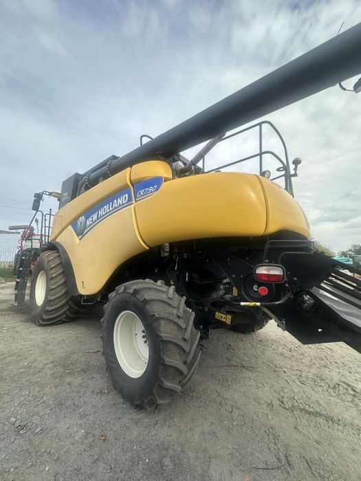 Комбайн New Holland CR 7.90