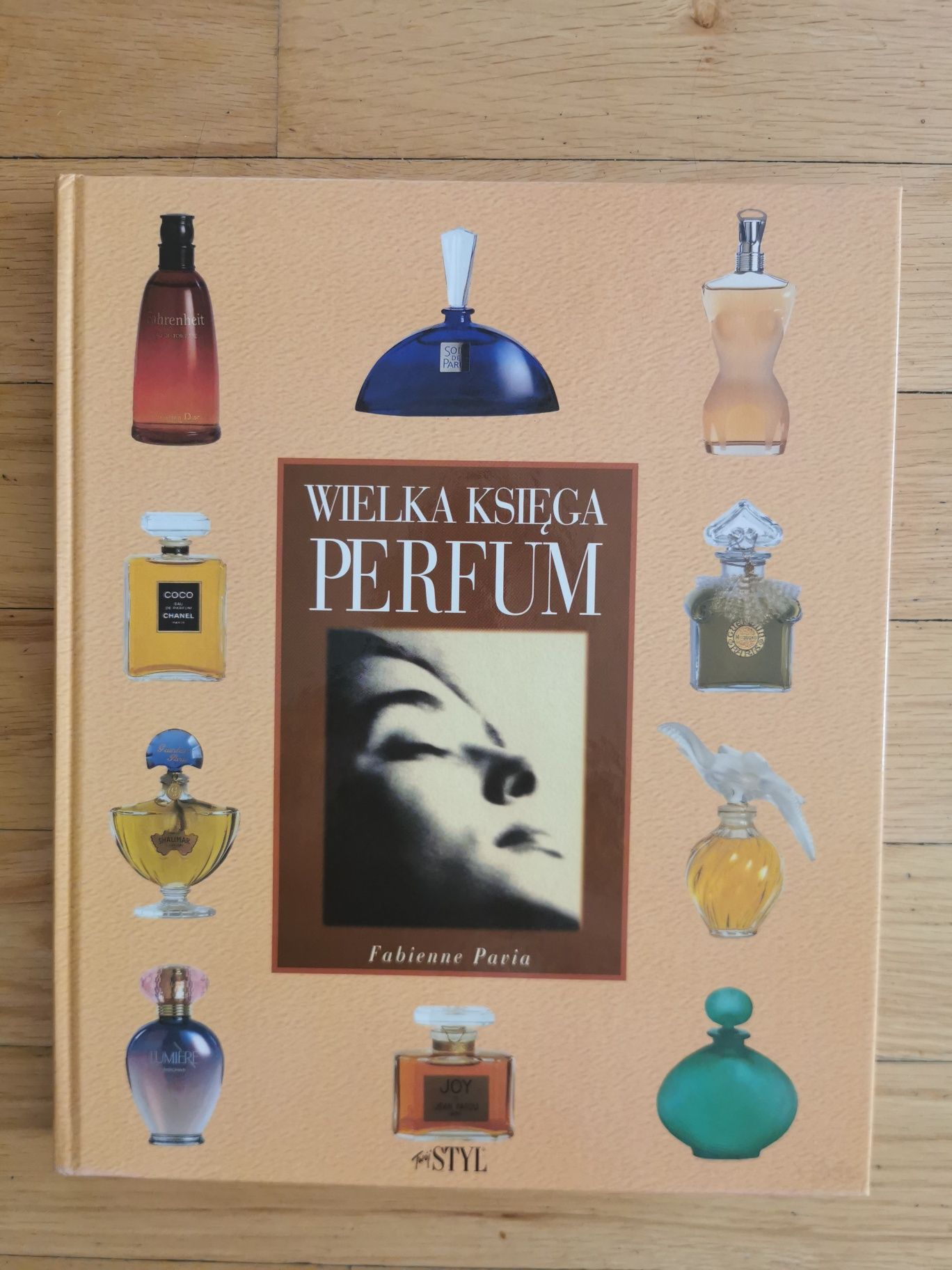 Wielka Księga Perfum