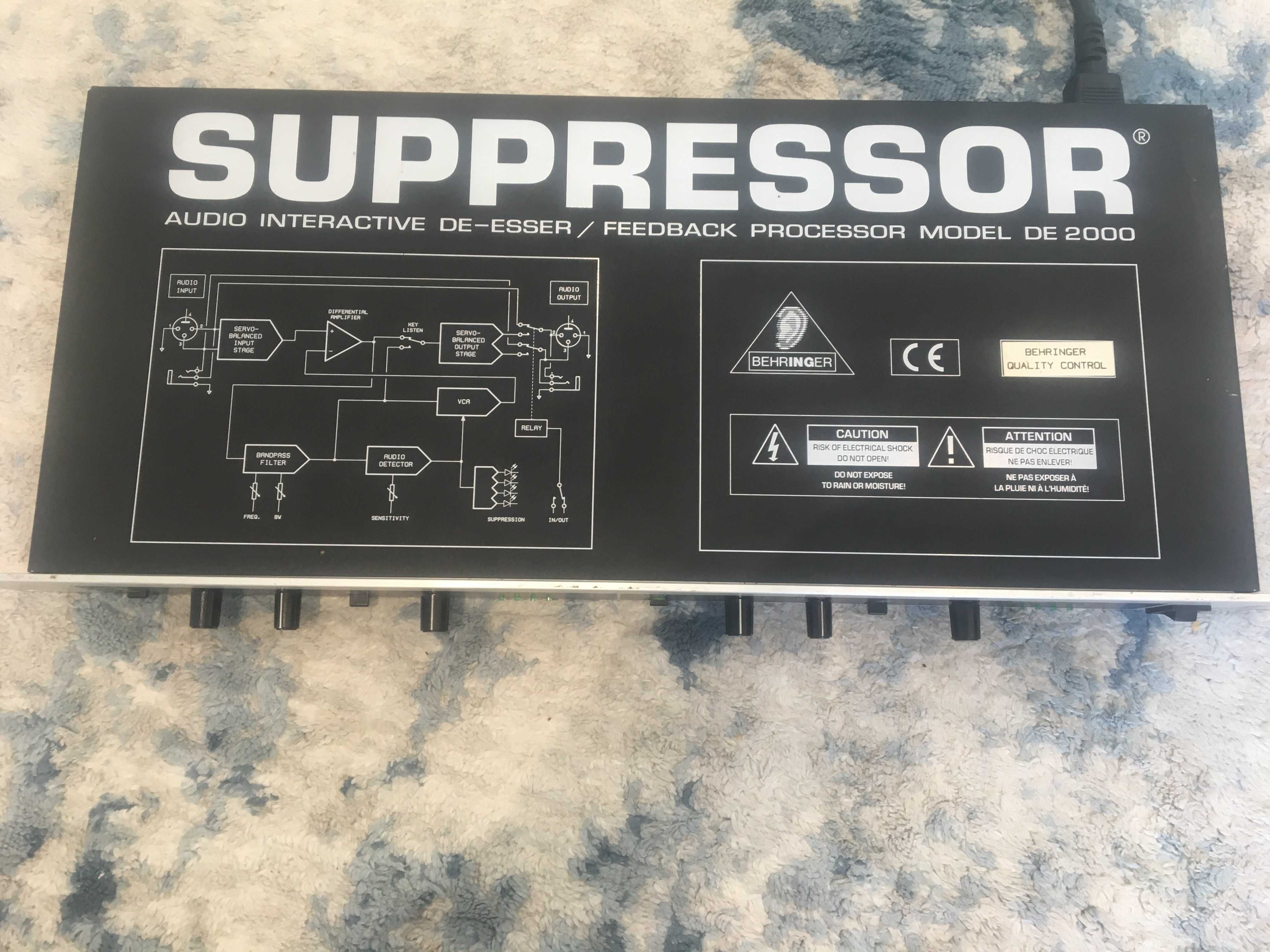 Processador Behringer Suppressor Model DE2000