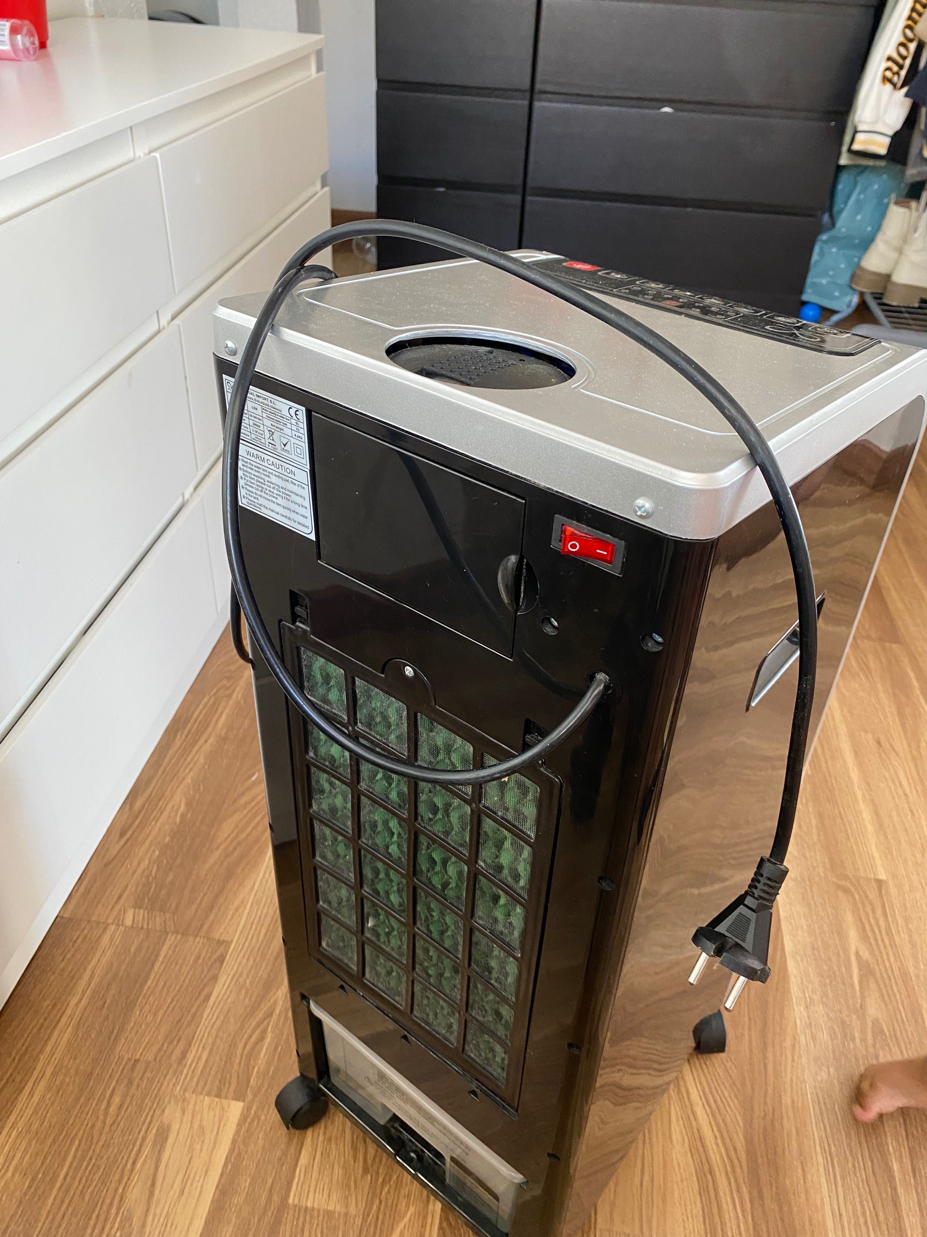 Refrigerador e aquecedor de ambiente