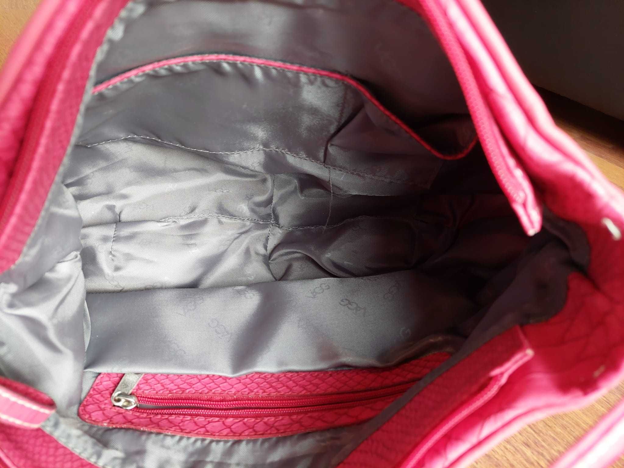 Bolsa vermelha da marca VÄGG