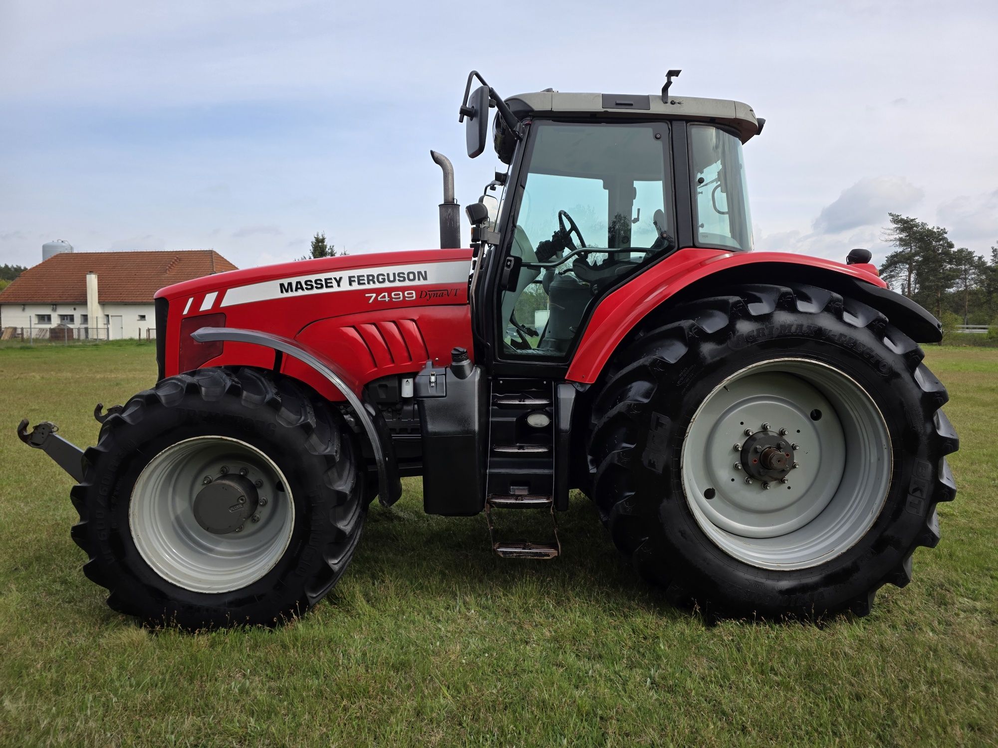Massey Ferguson 7499. Z tuzem womem i pneumatyką