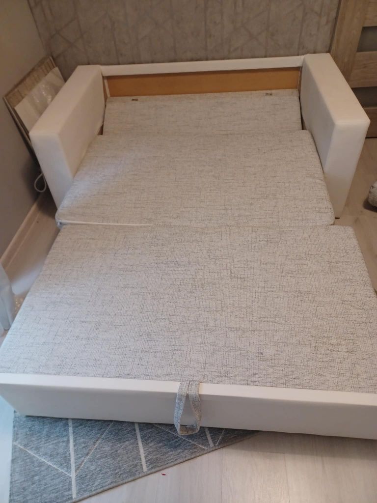 Sofa 2 osobowa biała rozkładana
