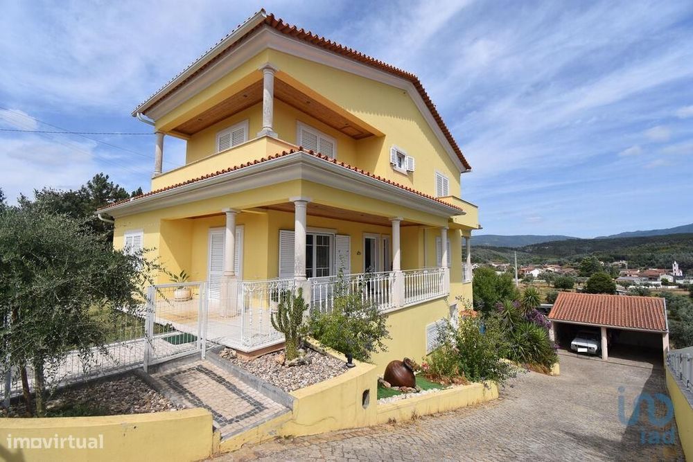 Casa tradicional T5 em Foz de Arouce e Casal de Ermio de 431,00 m2