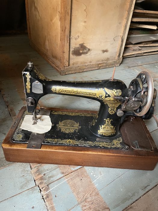 Швейна машина.   .