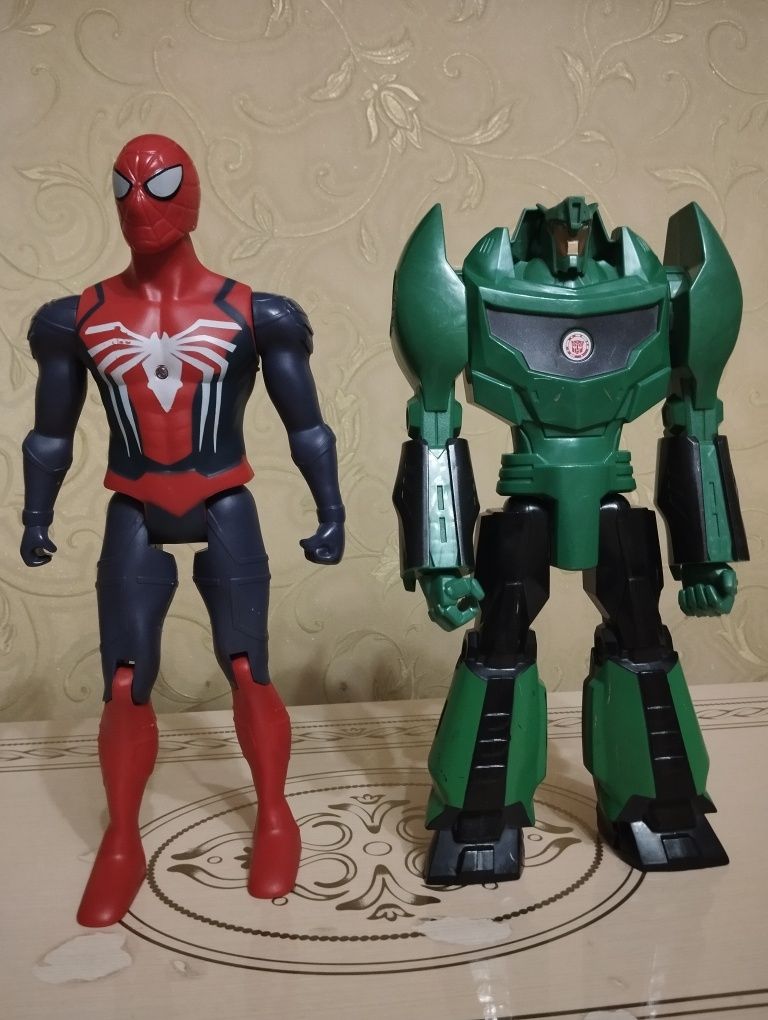 Фігурки трансформер, людина павук Hasbro 30см.