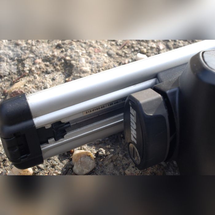 Thule, aluminiowy bagażnik dachowy,typ Aero, do mocowania na relingach