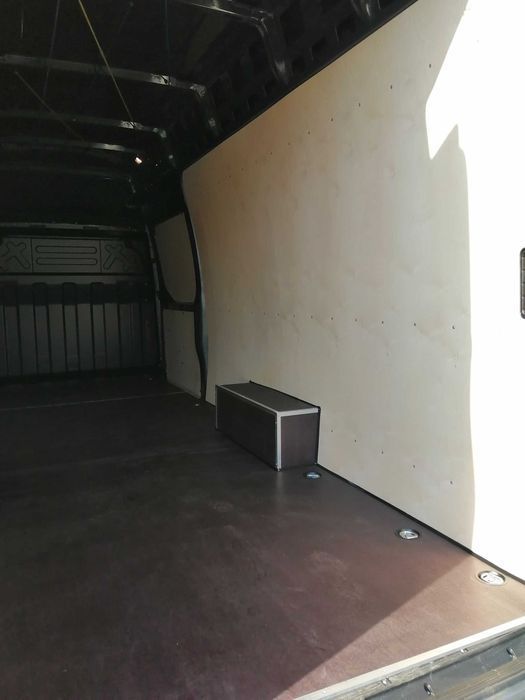 Iveco Daily L5H3  Zabudowy samochodów dostawczych KNAUTECH