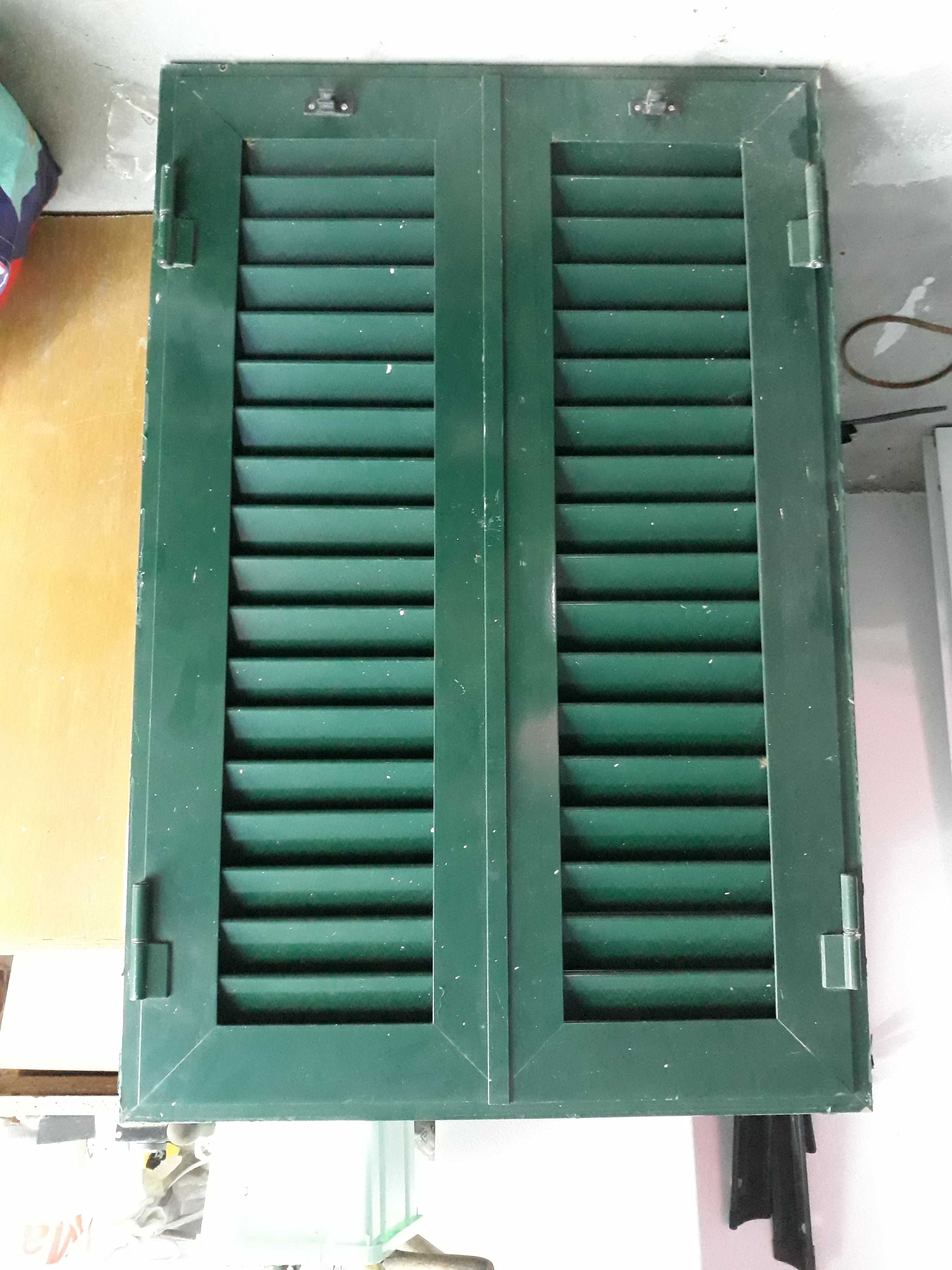 Varios Persianas aluminio verdes e brancas