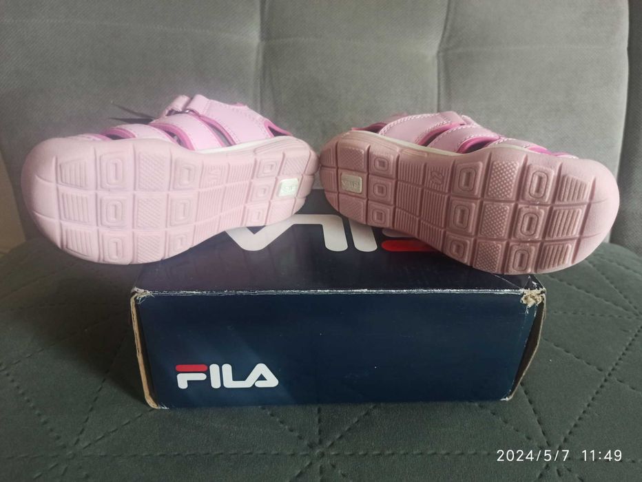 Śliczne zabudowane sandałki dziewczęce Fila 24 Nowe