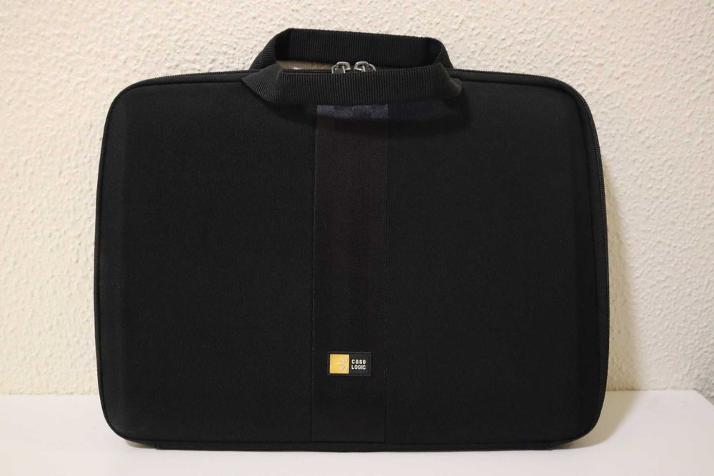 Capa Semi-rígida Case Logic para portáteis até 13" polegadas