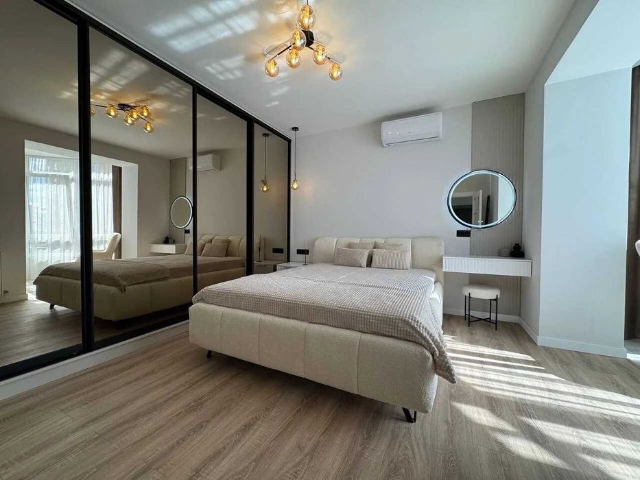 Укомплектована однокімнатна біля озера