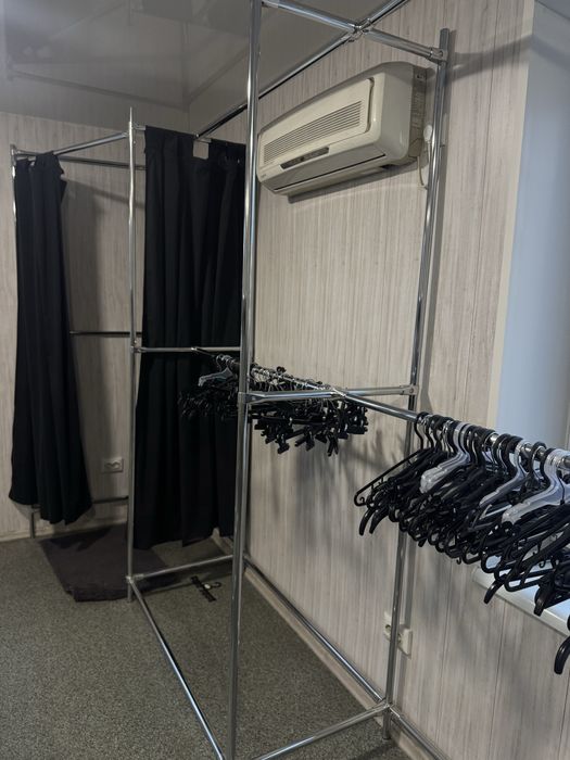 Стійки для одягу