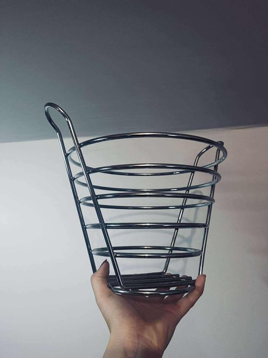 Piękny metalowy kosz na owoce srebrny wysoki