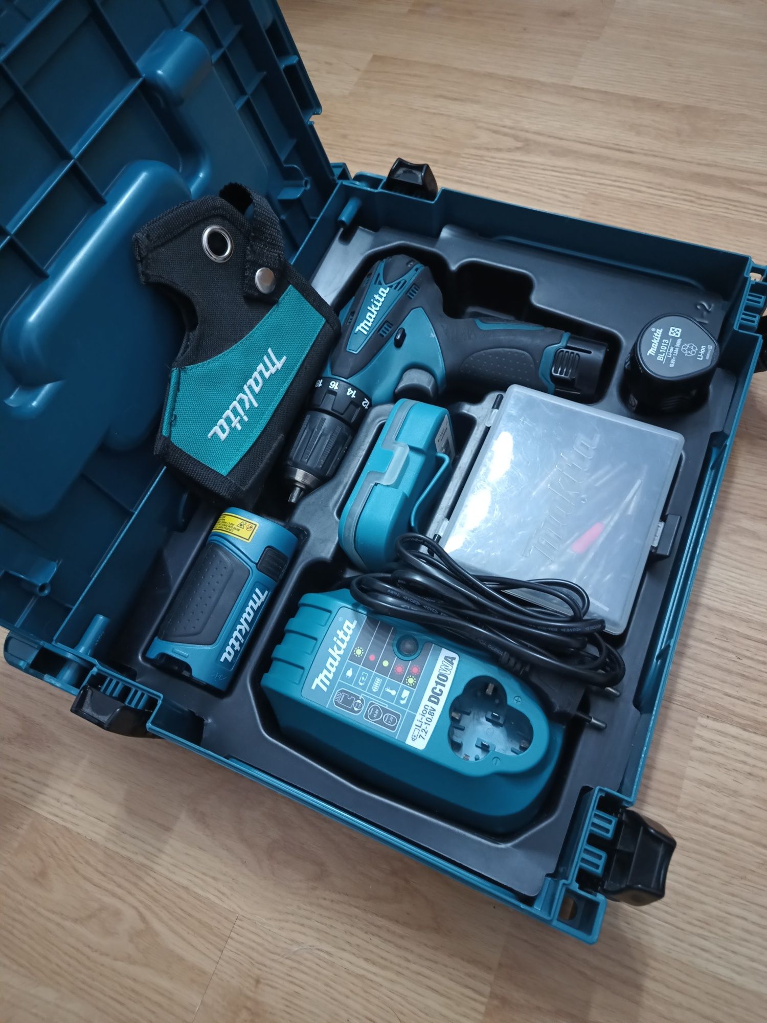 Wkrętarka akumulatorowa Makita DF330DWJ 10.8V