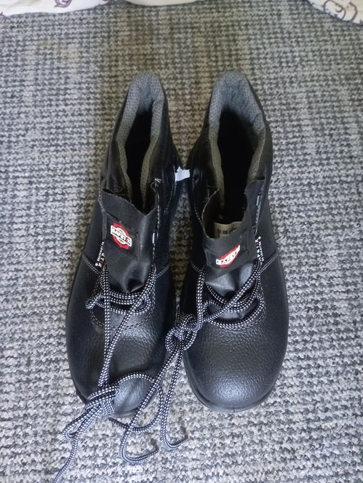 Захисні шкіряні черевики фірми SAFETIX.