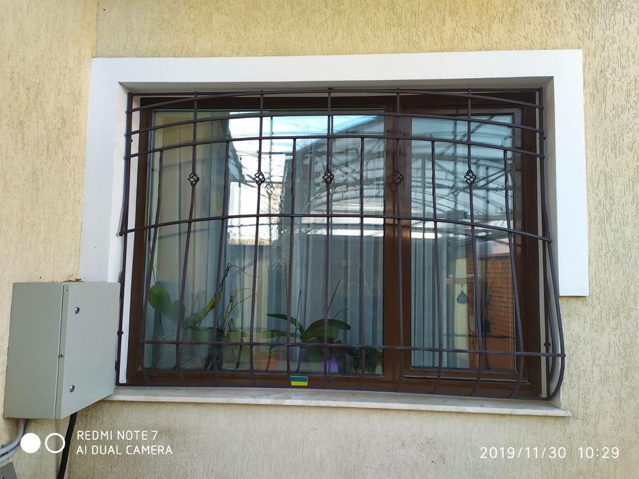 Решетки на окна. Тамбурные, решетчатые двери.