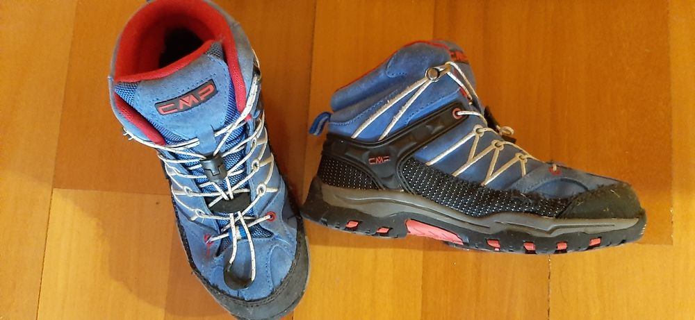 Botas de criança,  tam 33 impermeáveis