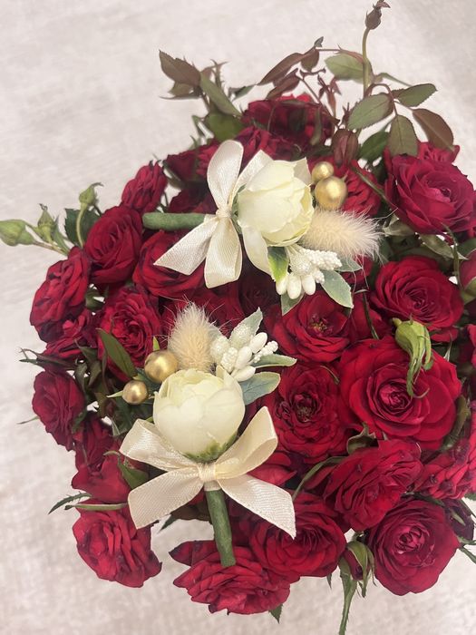 Продам бутоньєрки