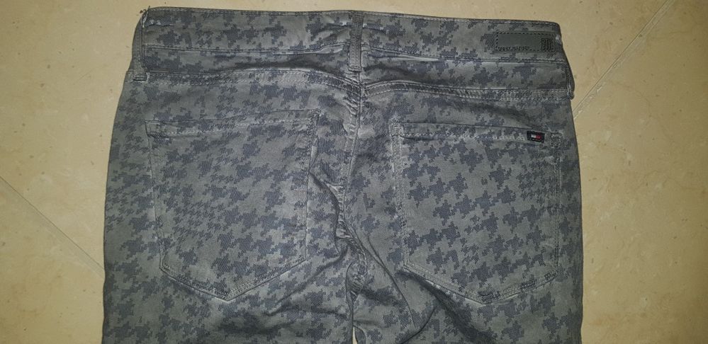 Tommy Hilfiger spodnie rozm 26/32 jak nowe