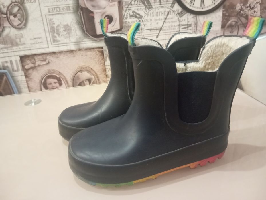 Осіннє фірмове взуття для дівчинки чоботи,ботінки, резинові сапоги