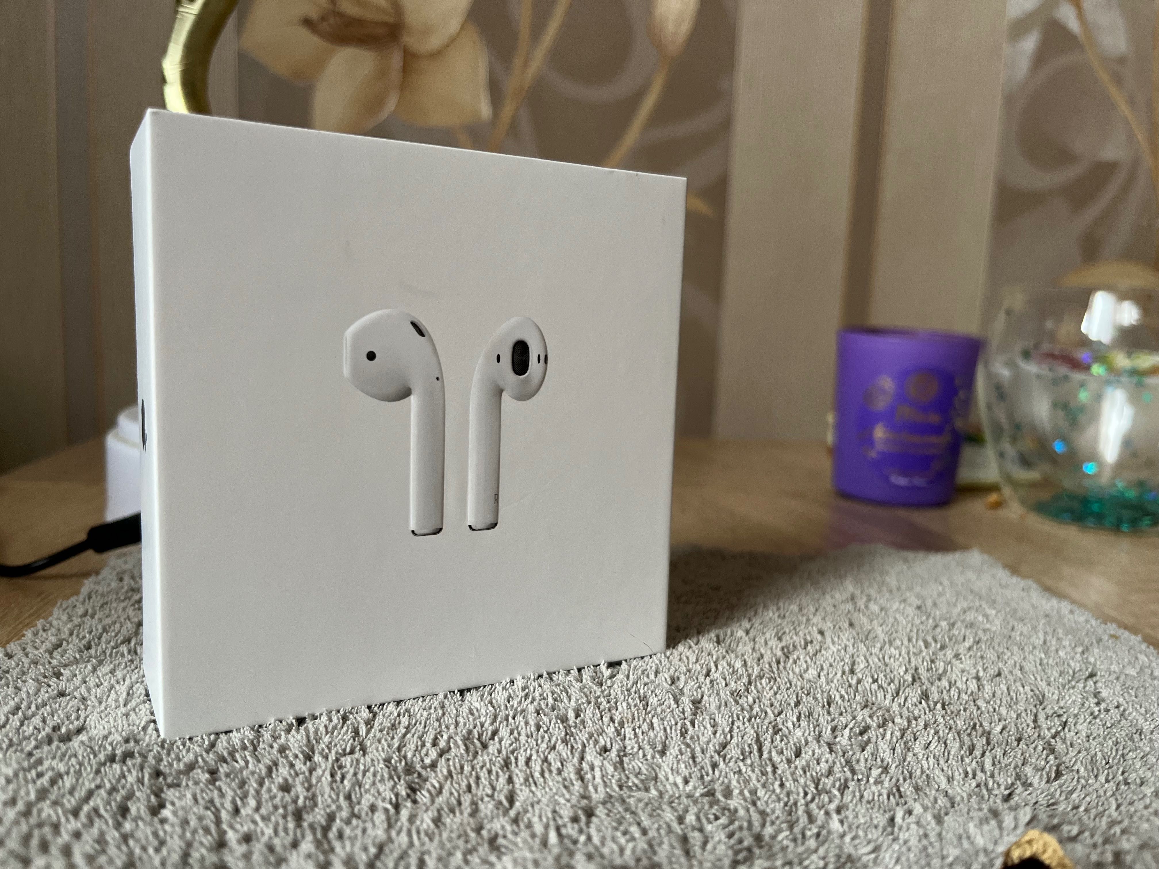 Apple AirPods with Charging Case 2 gen