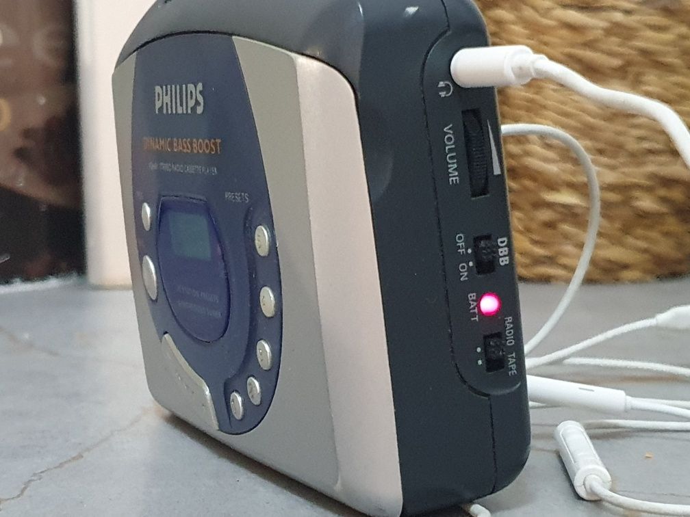 Odtwarzacz przenośny walkman Philips aq6681 z radiem