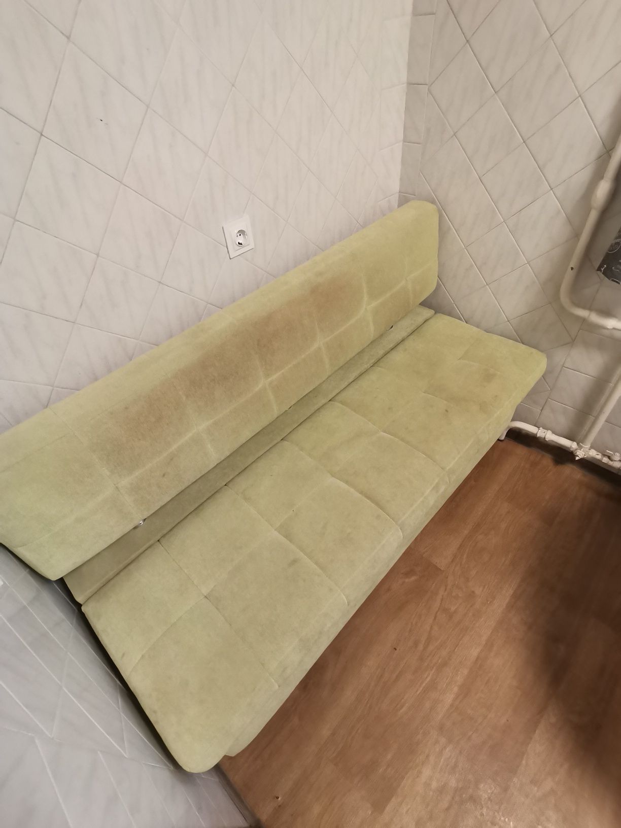 Чистка матрацу, дивану, стільців, коврів