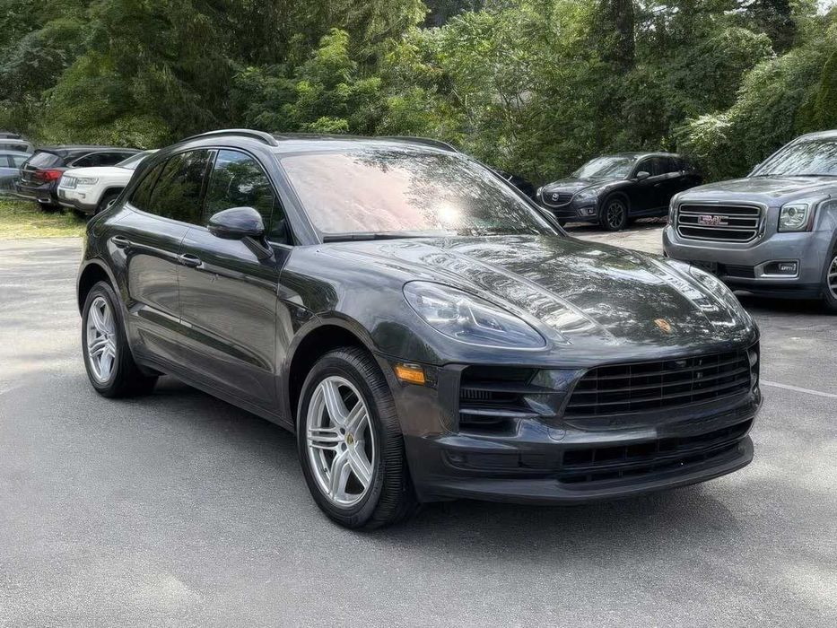 Porsche Macan S      2021