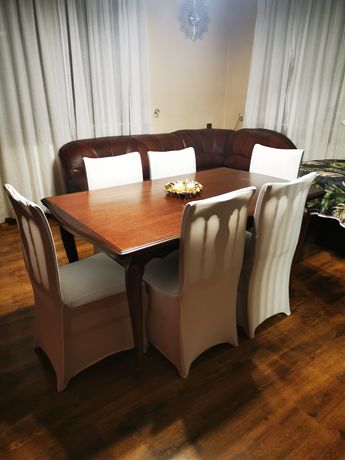 Stół drewniany z krzeslami