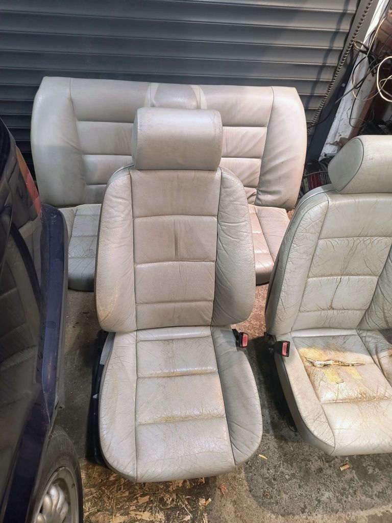 BMW E36 sedan wnętrze fotele kanapa