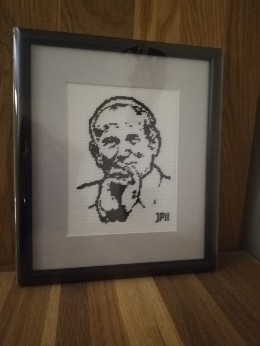 Haft krzyżykowy Jan Paweł II , JPII rama drewno,  30x30