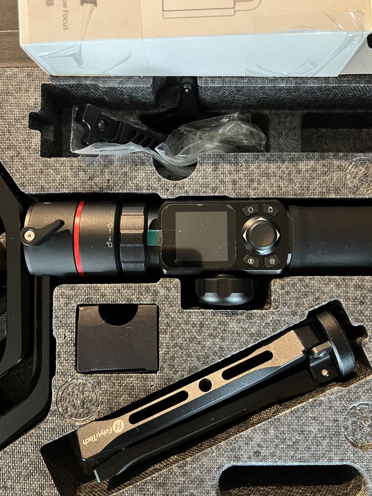 Gimbal FeiyuTech AK2000 + follow focus