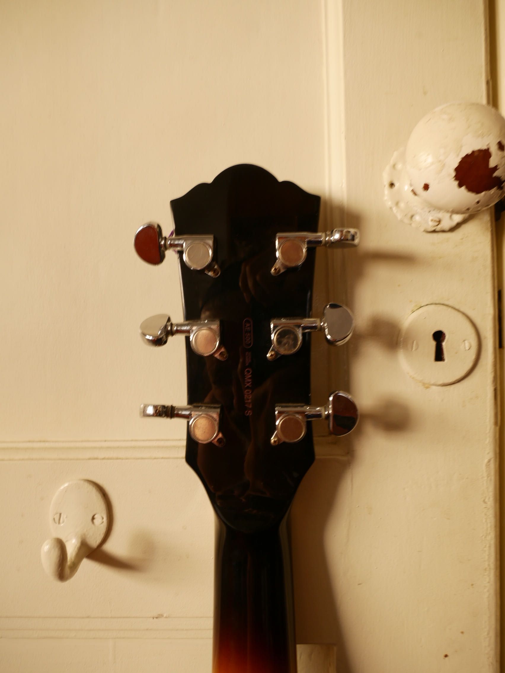 Guitarra AE500 da Yamaha como nova