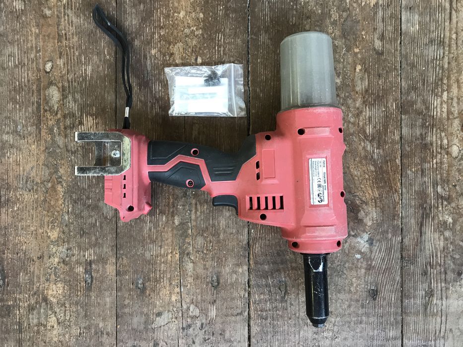 Заклепочник Felisatti Акумуляторний пістолет для встановлення заклепок