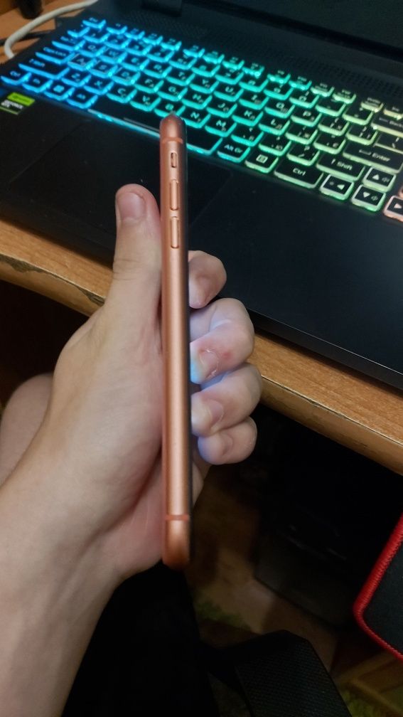 Продам Iphone xr