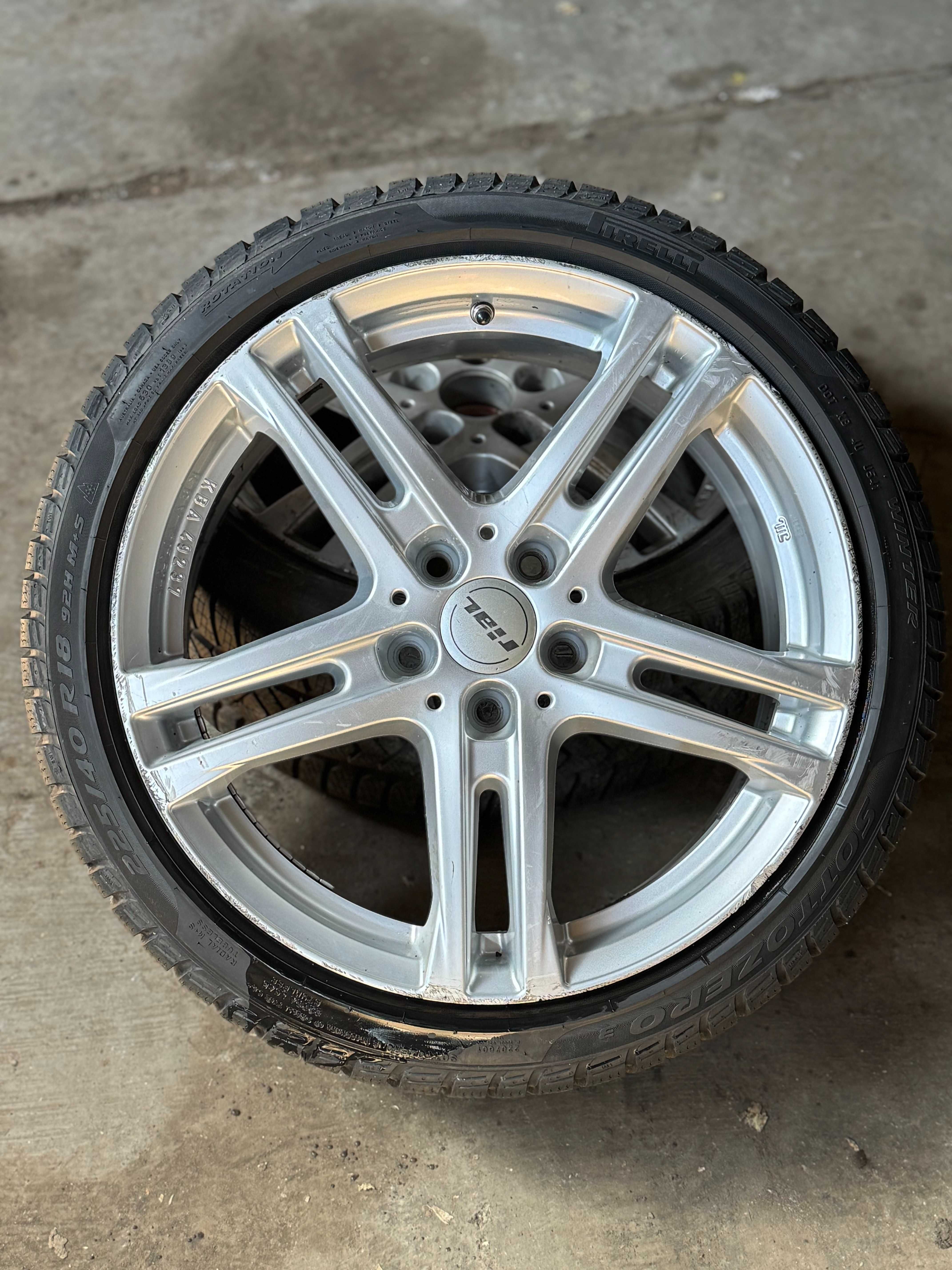 Felgi 18'' z oponami Pirelli (wielosezonowe) 225/40 R 18 M+S